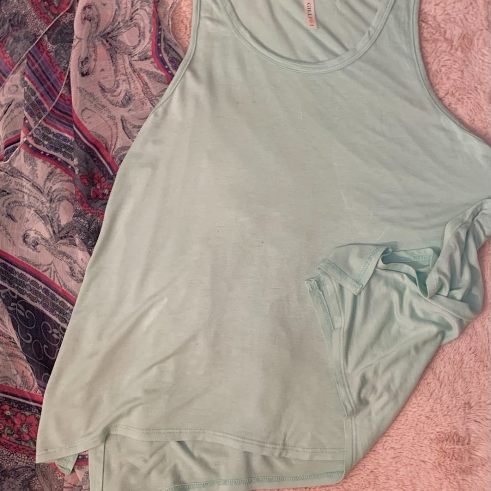 Flowy tank top, beach shoes, flowy wrap, shorts - Picture 3 of 6